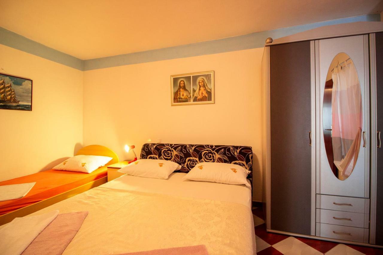 Mrkonjic Branko & Marija Apartmani Omiš Eksteriør billede