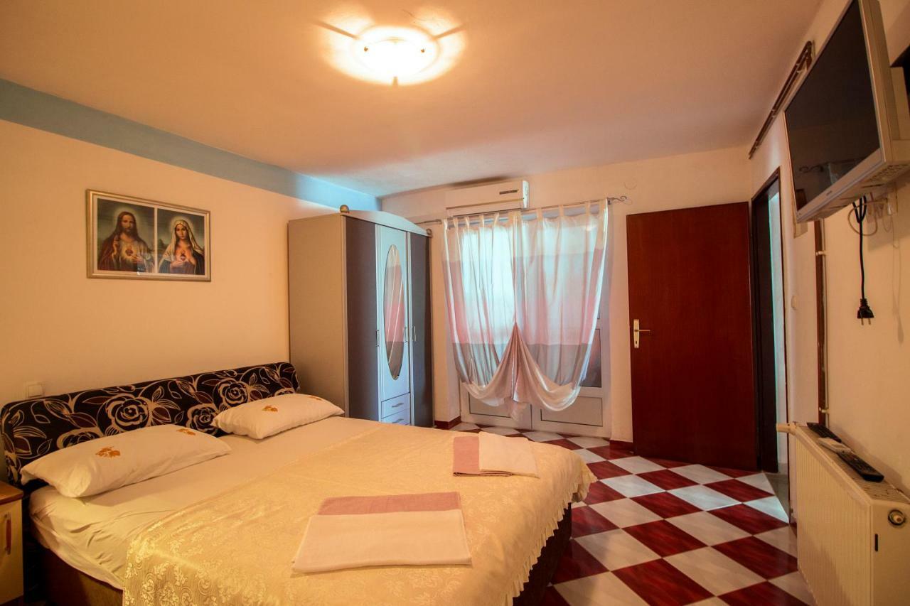 Mrkonjic Branko & Marija Apartmani Omiš Eksteriør billede