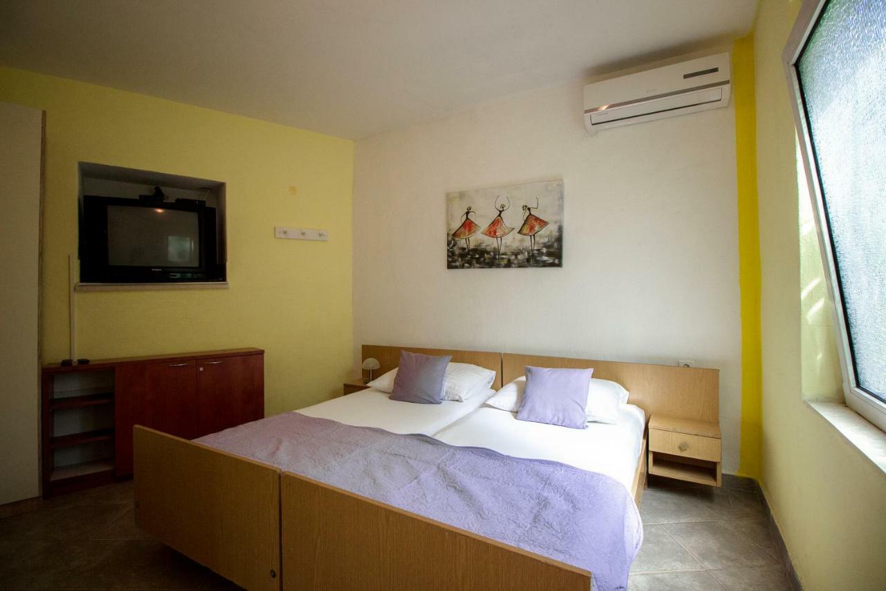 Mrkonjic Branko & Marija Apartmani Omiš Eksteriør billede