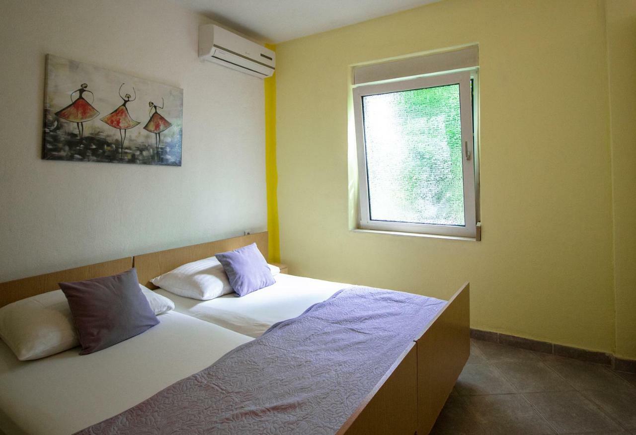 Mrkonjic Branko & Marija Apartmani Omiš Eksteriør billede