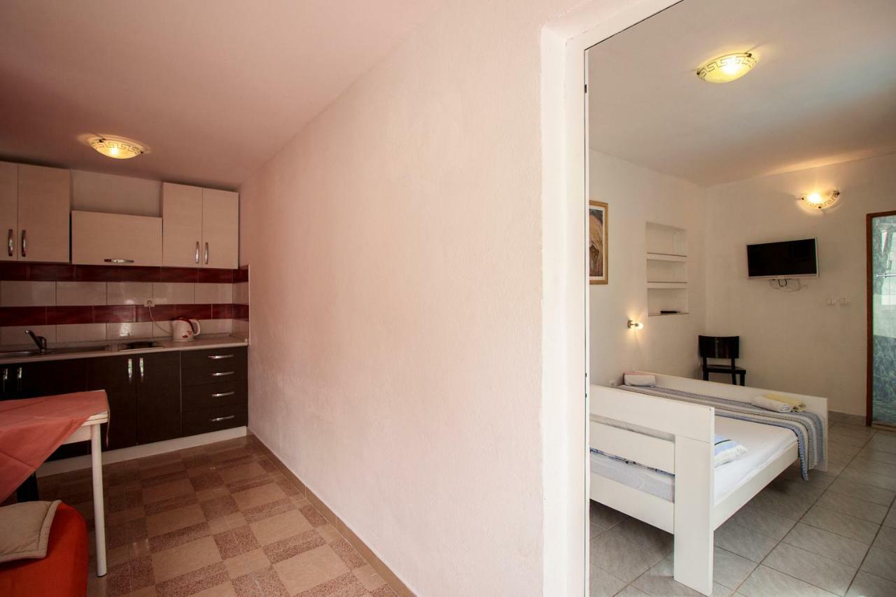 Mrkonjic Branko & Marija Apartmani Omiš Eksteriør billede