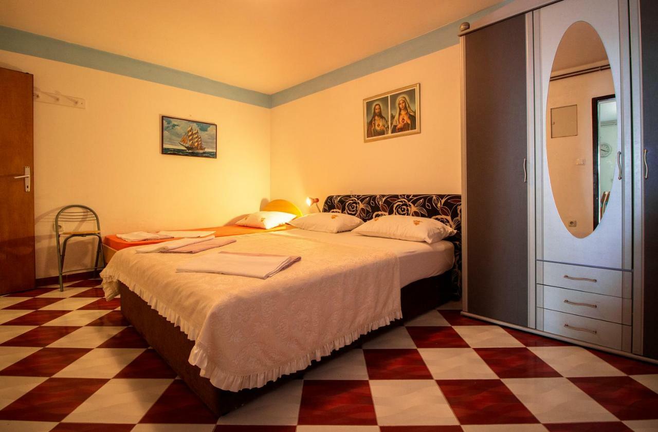 Mrkonjic Branko & Marija Apartmani Omiš Eksteriør billede