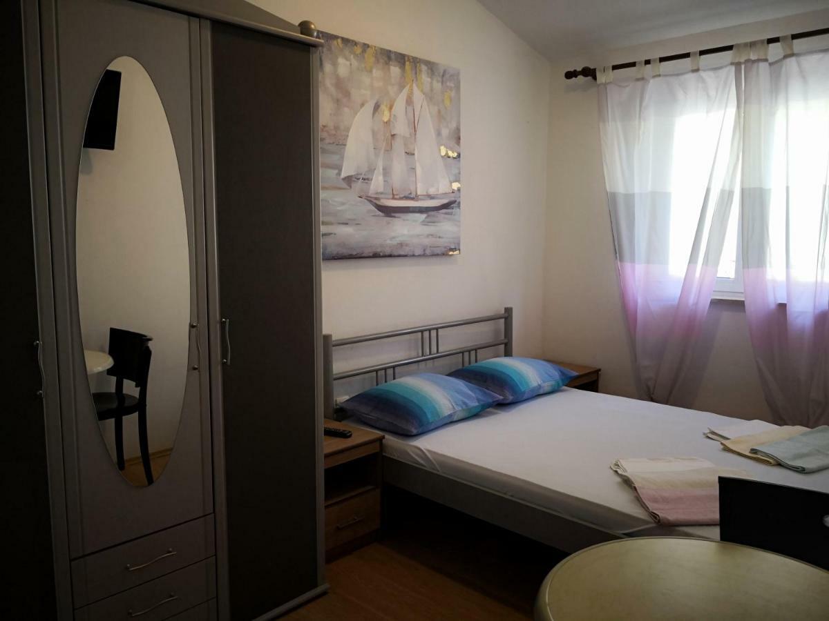 Mrkonjic Branko & Marija Apartmani Omiš Eksteriør billede