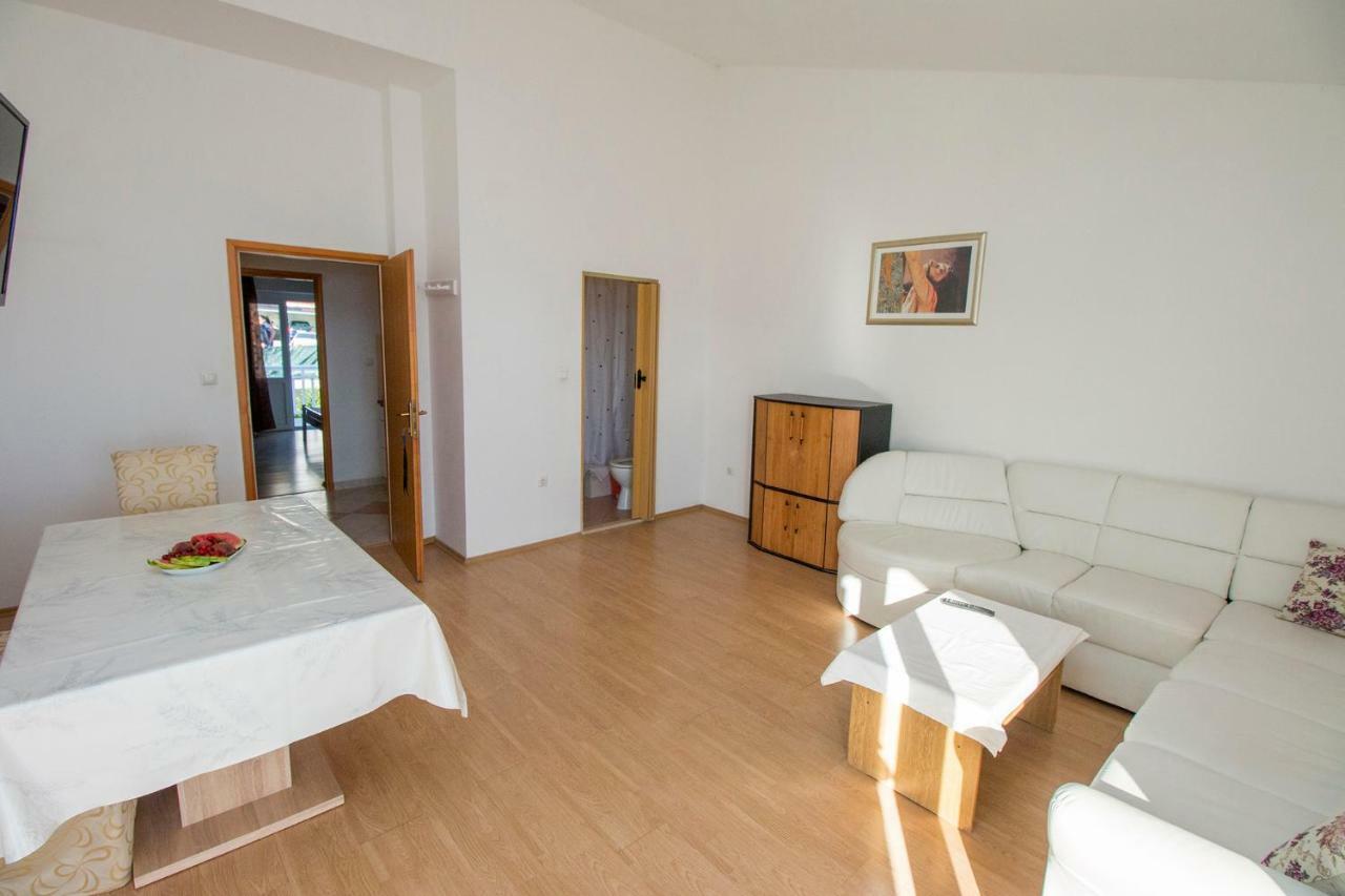 Mrkonjic Branko & Marija Apartmani Omiš Eksteriør billede